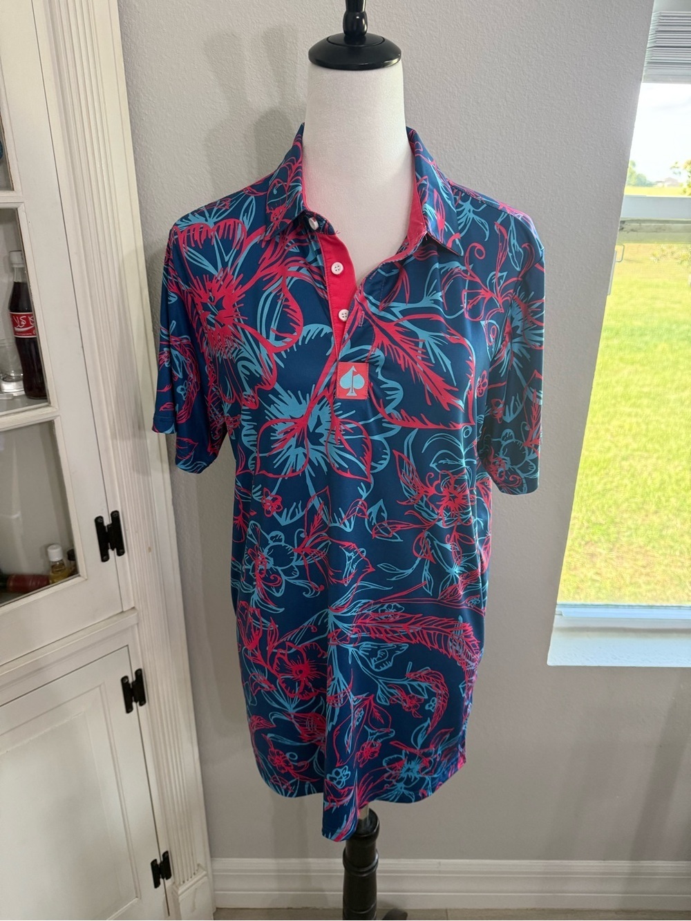Pins & Aces brand men's medium performance polo golf shirt